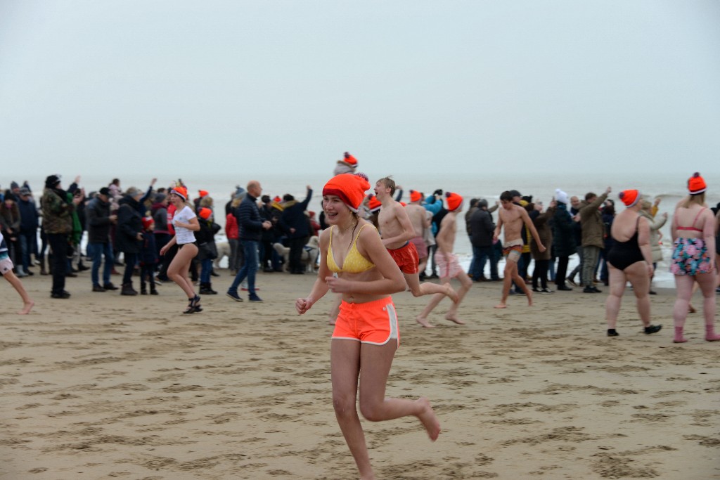 ../Images/Nieuwjaarsduik Noordwijk 2020 068.jpg